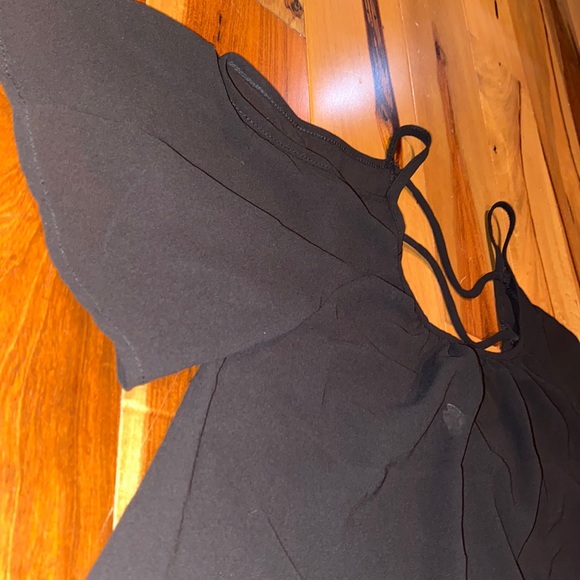 LIKE NEW - VINTAGE TYCHE FLOWY COLD SHOULDER CUT OUT BABYDOLL TOP - SIZE MEDIUM - Picture 3 of 6